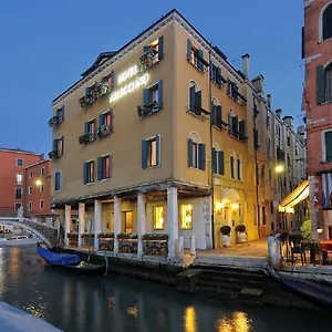 https://arlecchino-venice.hotelinveneto.com
